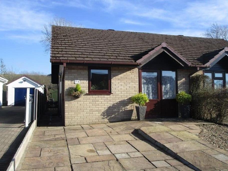 Riverside Bungalow - Direct River Access! Ystradgynlais Экстерьер фото