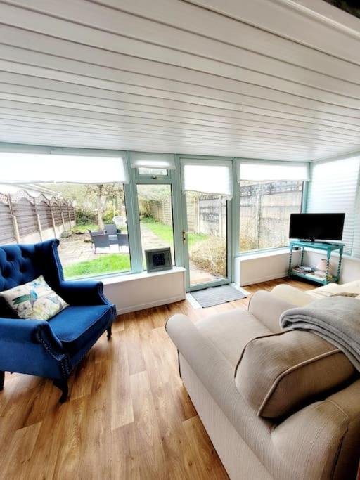 Riverside Bungalow - Direct River Access! Ystradgynlais Экстерьер фото