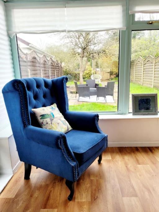 Riverside Bungalow - Direct River Access! Ystradgynlais Экстерьер фото