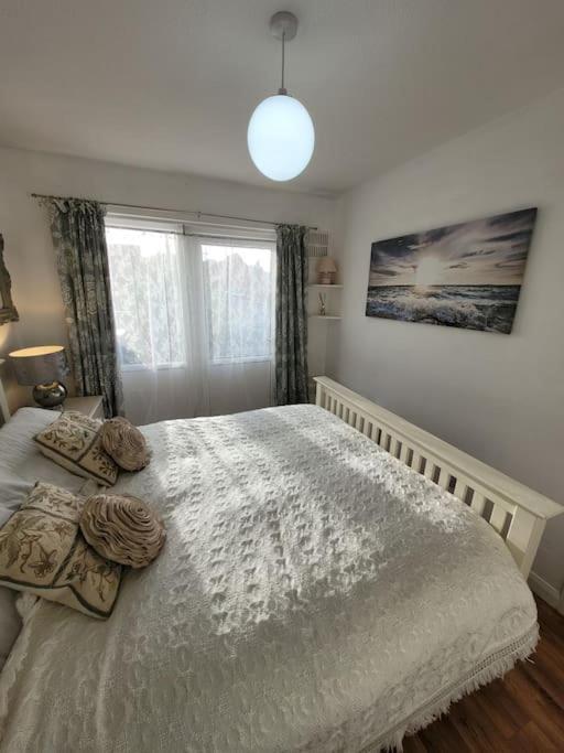 Riverside Bungalow - Direct River Access! Ystradgynlais Экстерьер фото