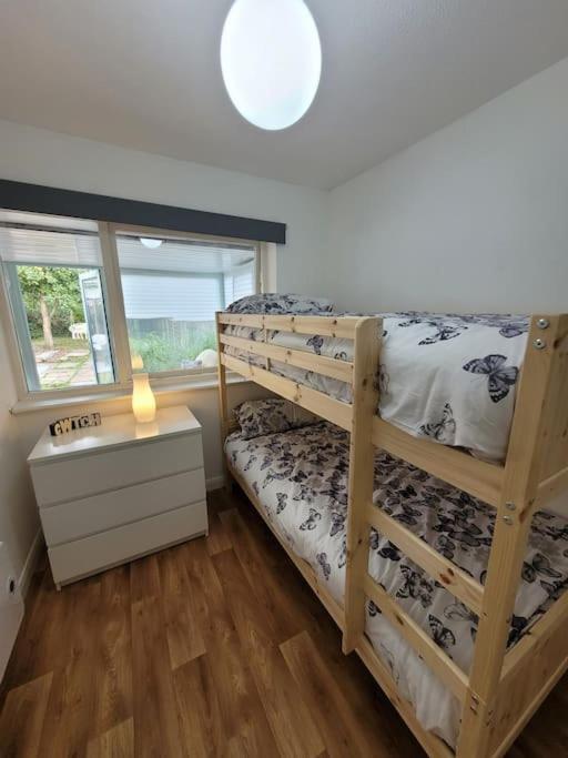 Riverside Bungalow - Direct River Access! Ystradgynlais Экстерьер фото